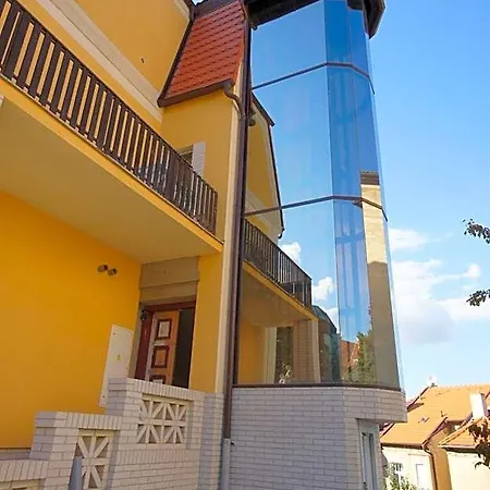 Garni Rambousek 3* Praag