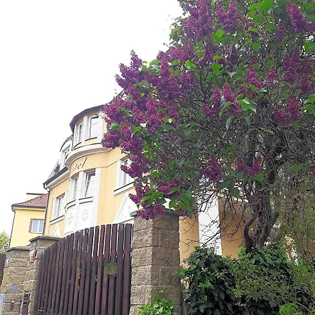 Garni Rambousek